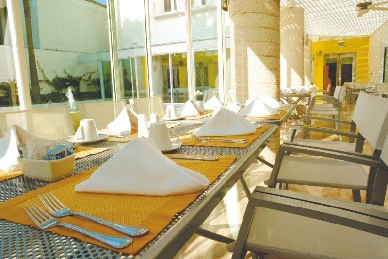 Marriott Tijuana Hotel Restaurant photo